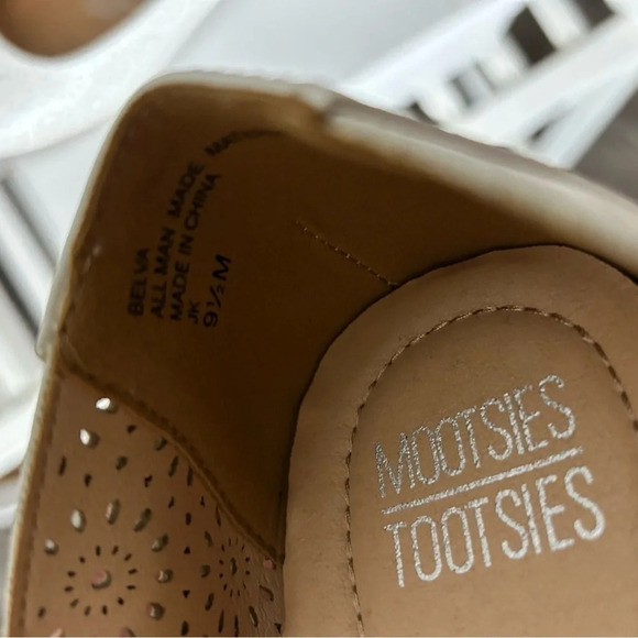 Mootsies Tootsies White Perforated Flats, Size 39.5, New Without Box - Picture 6 of 7